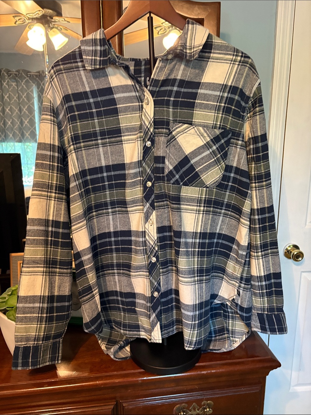 Gap Brand Women’s Classic Navy & White Plaid Flannel Shirt